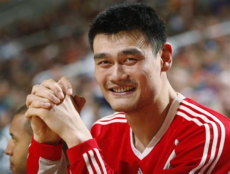 jogador de basquete chines